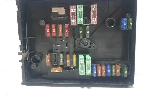 Volkswagen Touran I Fuse module