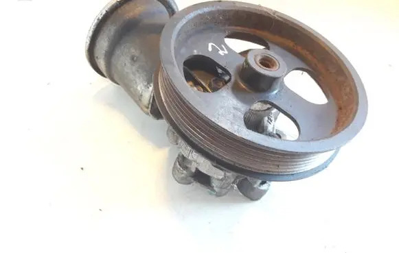 Toyota Avensis T250 Power steering pump U12