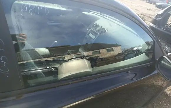 Volvo C30 Front door window/glass (coupe) 
