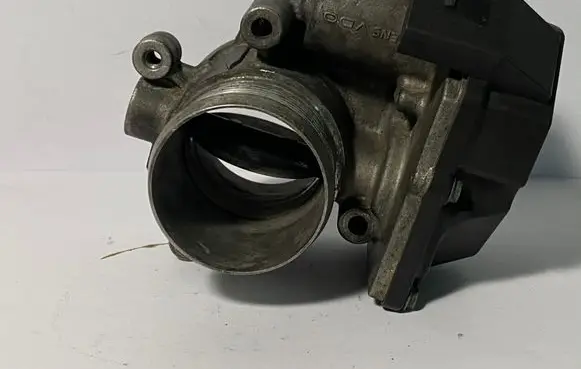 Volkswagen Touran I Throttle valve 03G128063G A2C53249824