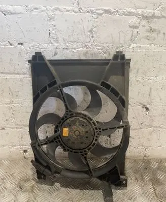 Hyundai Trajet Radiator cooling fan shroud 4569631