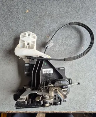 Volkswagen Caddy Front door lock 3B1837015 CZWL313683