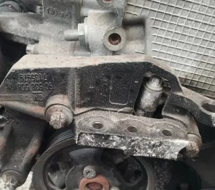 Opel Astra G Engine mounting bracket 90538558 7135979