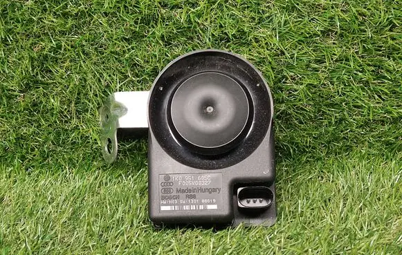 Volkswagen Touran II Alarm system siren 1K0951605C F005V00327