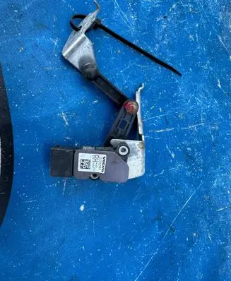 Volvo S90, V90 Rear air suspension level height sensor 32246988