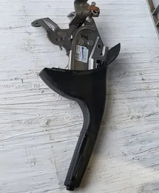 Handbrake/parking brake lever assembly