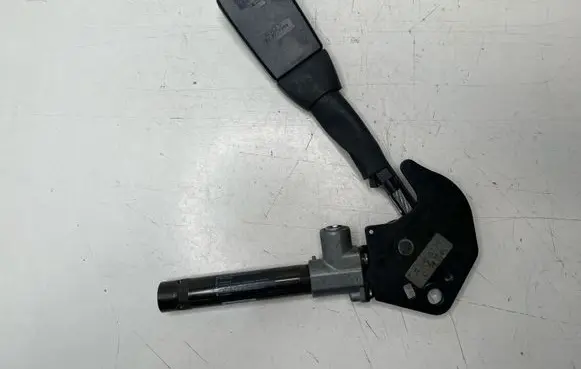 BMW 5 E39 Front seatbelt buckle 8257795