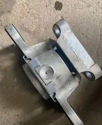 Volvo XC60 Engine mount bracket 8G9N7M121CA