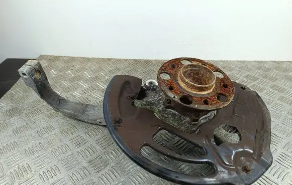 Mercedes-Benz SL R231 Front wheel hub 210840835100L