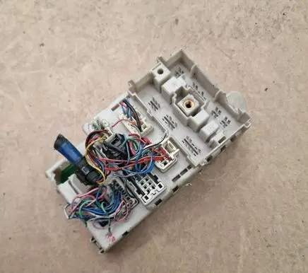 Toyota RAV 4 (XA20) Fuse module 8273342060