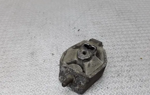 Audi A6 S6 C4 4A Engine mount bracket