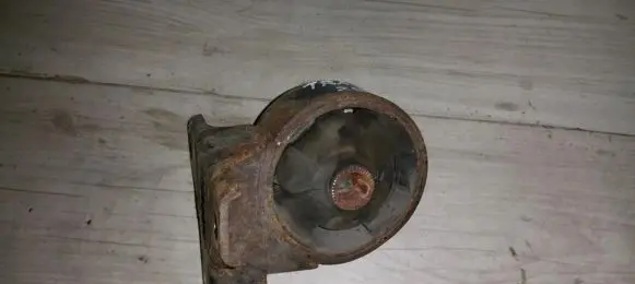 Hyundai Trajet Engine mount bracket