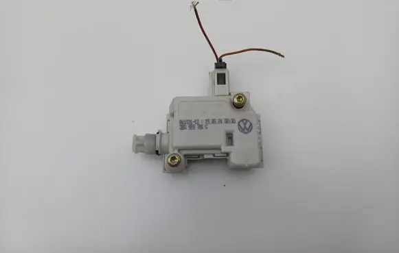 Volkswagen Polo IV 9N3 Tailgate boot lock/latch motor 3B0959781C
