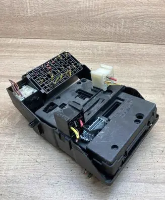 Renault Scenic I Fuse module 7703297930 7703397911
