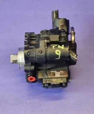 Volvo S40 Fuel injection high pressure pump 9685705080 5WS40380