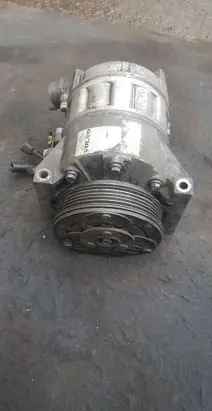 Volvo XC70 Air conditioning (A/C) compressor (pump) 8708581