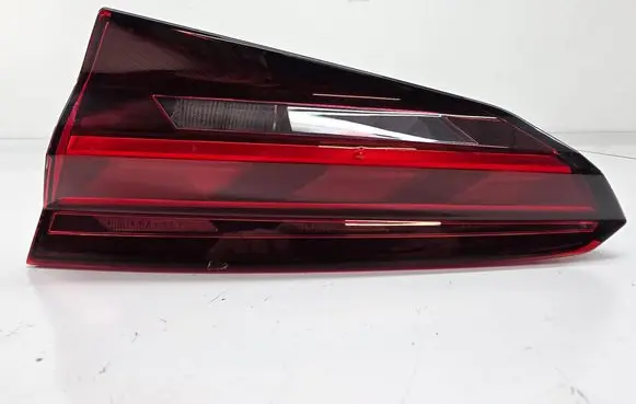 Tailgate rear/tail lights