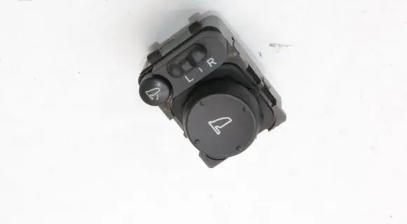 Honda CR-V Wing mirror switch M33212