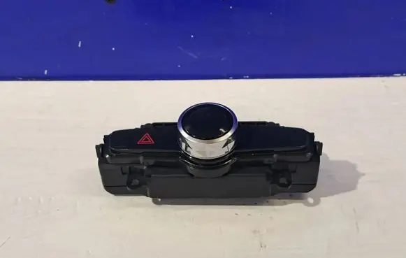 Polestar 2 Hazard light switch 32350222