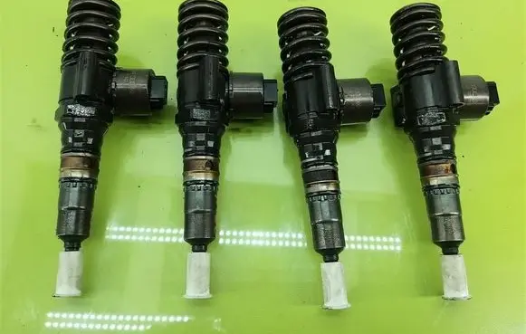 Seat Toledo III (5P) Fuel injectors set 0414720404