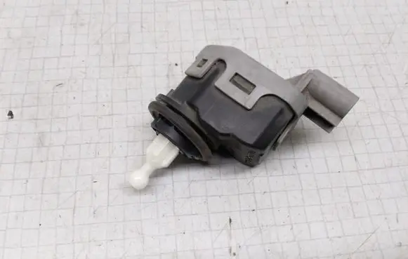 Opel Astra G Headlight level adjustment motor 90590665