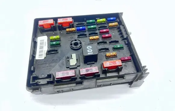 Volkswagen PASSAT B7 Fuse module 3C0937125A 63595743
