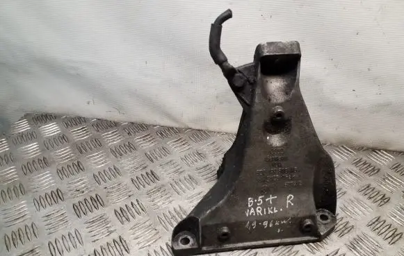 Volkswagen PASSAT B5.5 Engine mounting bracket 8D0199908AG