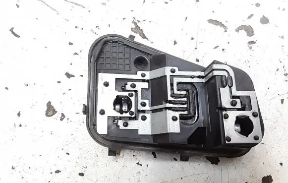Volkswagen Touareg I Tail light bulb cover holder 7l6945257