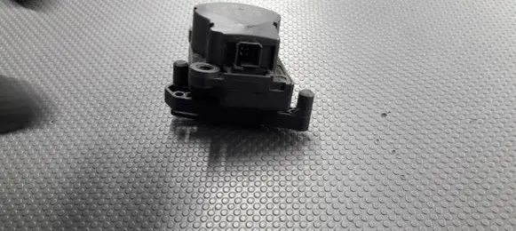 Mercedes-Benz A W168 Headlight level adjustment motor 0765019312