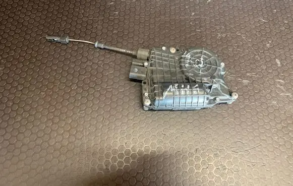 BMW 7 F01 F02 F03 F04 Front door soft close latching motor 4151309800