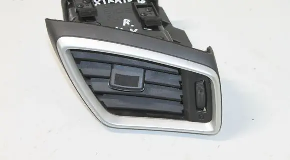 Nissan X-Trail T32 Dashboard side air vent grill/cover trim 687604CE1A