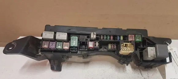 Toyota Avensis T250 Fuse module