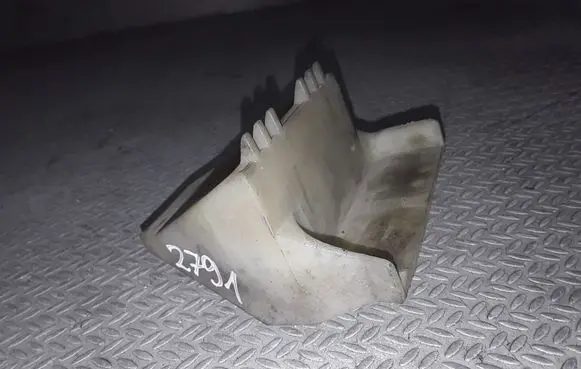 BMW 5 E39 Radiator mount bracket 17112247894