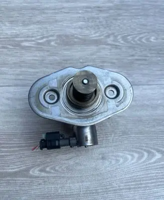 BMW X1 E84 Fuel injection high pressure pump 8604229 13518604229