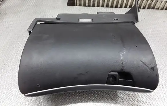 Volvo V70 Glove box 8650374