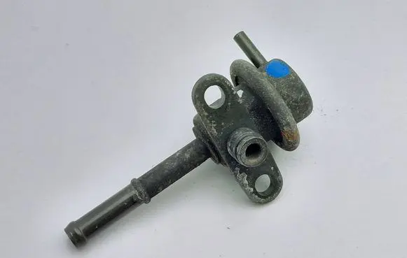 KIA Sephia Fuel pressure regulator