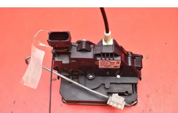 Opel Corsa E Front door lock 13431840