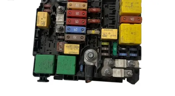 Peugeot 308 Fuse module 9804848580