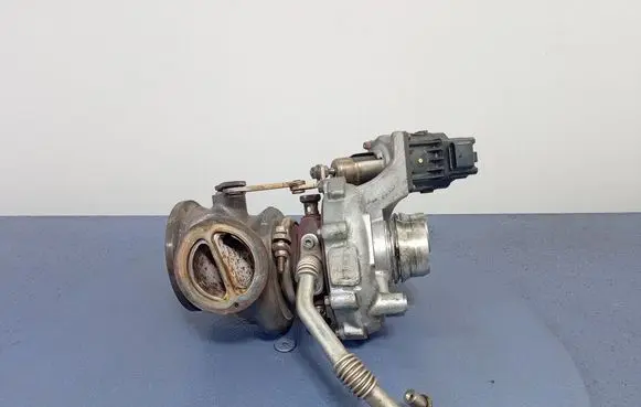 BMW 7 G11 G12 Turbo system vacuum part 8600290