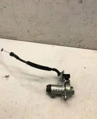 Audi A6 S6 C6 4F Tailgate exterior lock 8E0827573