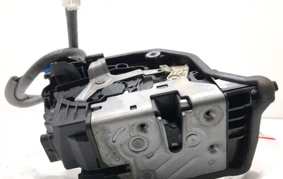 BMW X6 F16 Front door lock 7281948