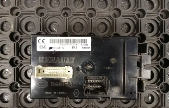 Renault Trafic II (X83) Comfort/convenience module P8200461556 01133088 281127704A