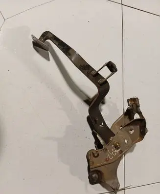 Toyota RAV 4 (XA20) Brake pedal 