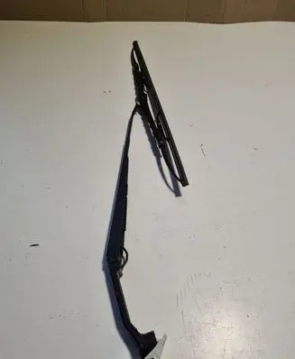 Front wiper blade arm