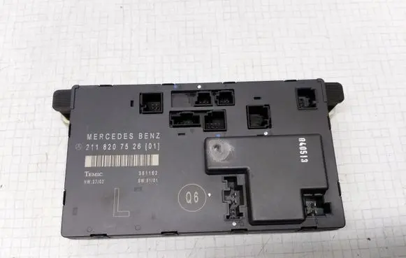 Mercedes-Benz E W211 Door control unit/module 2118207526