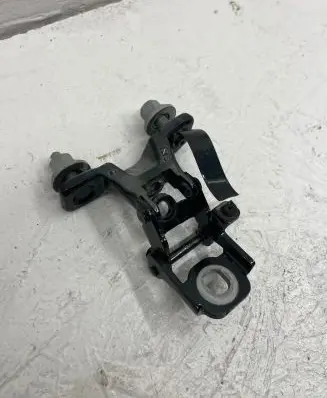 BMW 2 F46 Tailgate/trunk/boot hinge 7318931