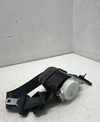 Rear seatbelt