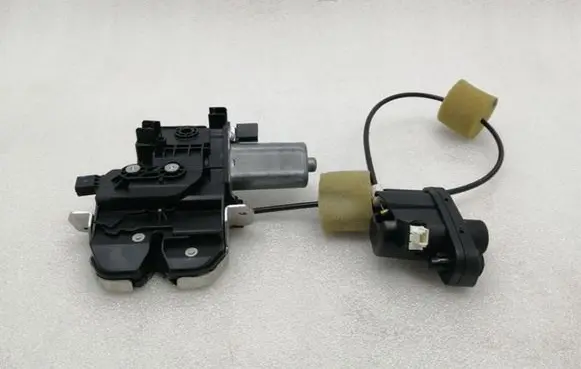Mercedes-Benz S W221 Loading door lock A2217500085