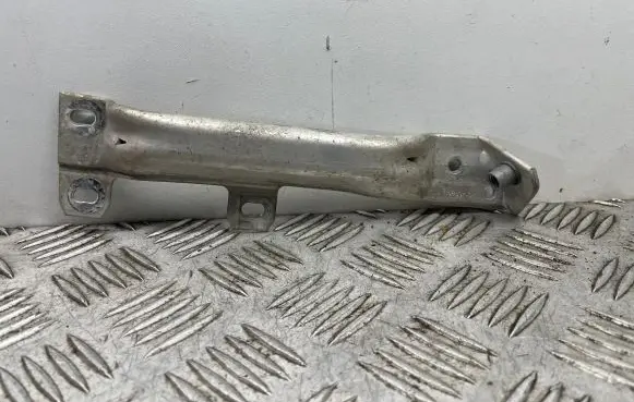 BMW 5 F10 F11 Radiator mount bracket 7158894