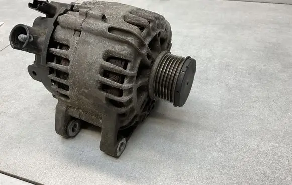 Opel Mokka B Generator/alternator 9835689480